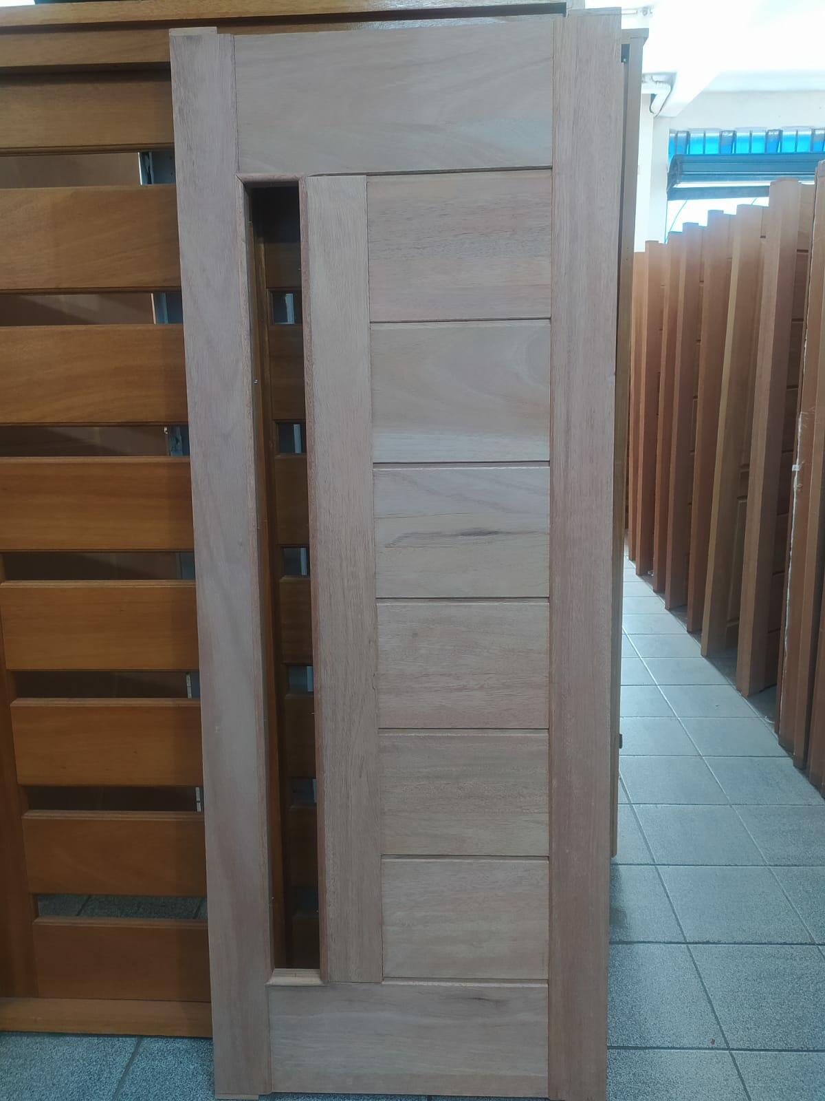 Comprar Folha de Porta Maciça - BBB com Visor Cedro Arana - de R