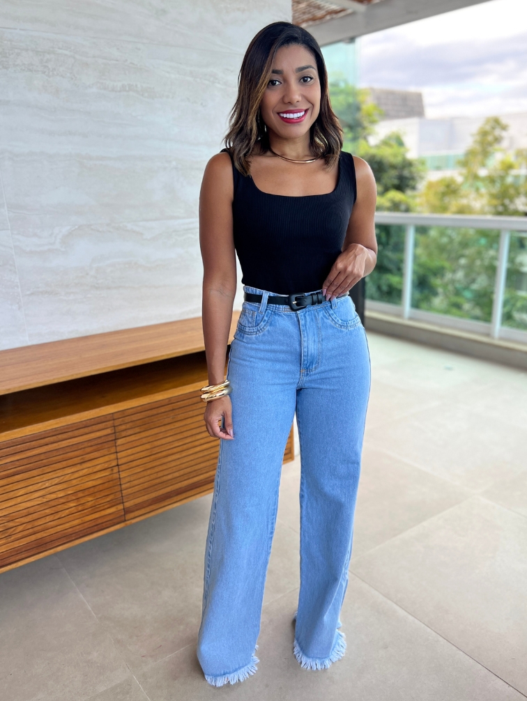 Comprar Calça Jeans Wide Leg Barra Desfiada Patrícia La Luna