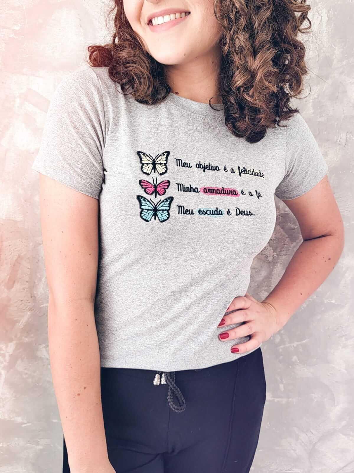 T-shirt Blusa Feminina de Luxo Bordada Frase Inspiradora Cinza - a