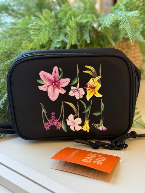 Comprar NECESSAIRE FARM XERÔ ROMANCE EM FLOR PRETA - Dani Becker