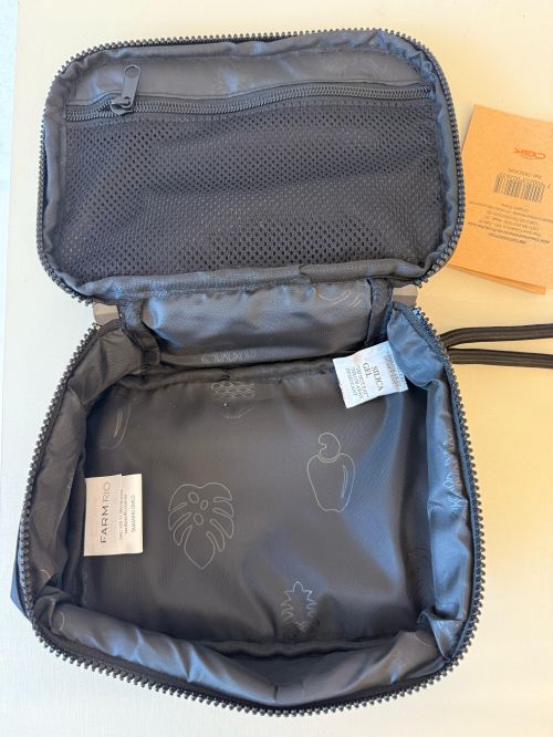 Comprar NECESSAIRE FARM XERÔ ROMANCE EM FLOR PRETA - Dani Becker