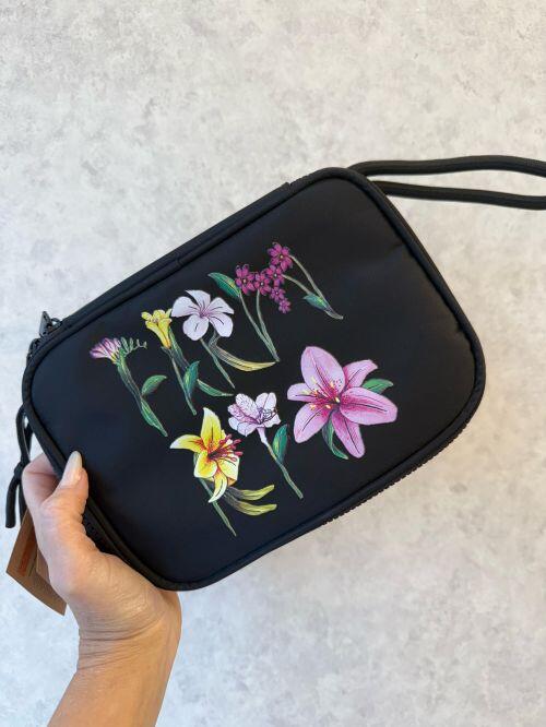 Comprar NECESSAIRE FARM XERÔ ROMANCE EM FLOR PRETA