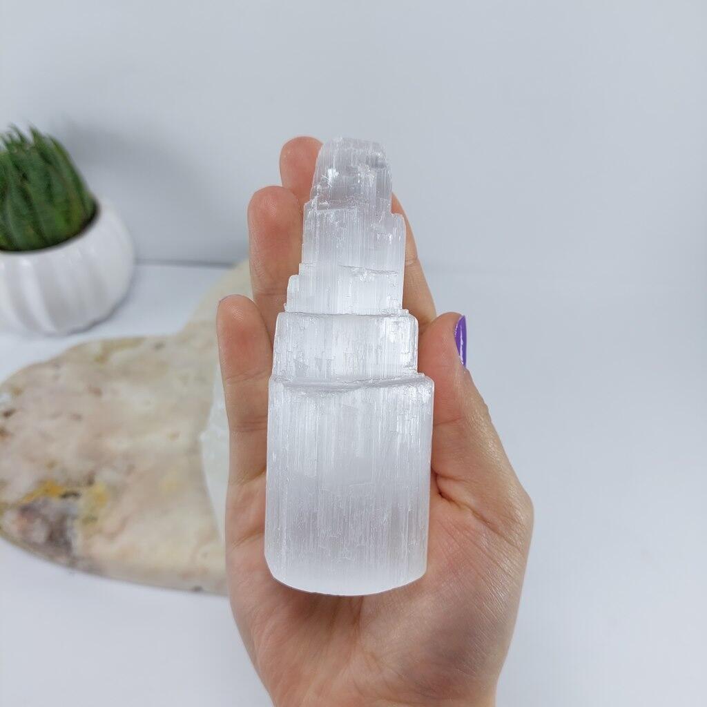 Comprar Torre de Pedra Selenita Branca 10cm aprox. - a partir de R$34,14 -  SAJ Cristais - Pedras e Cristais Naturais