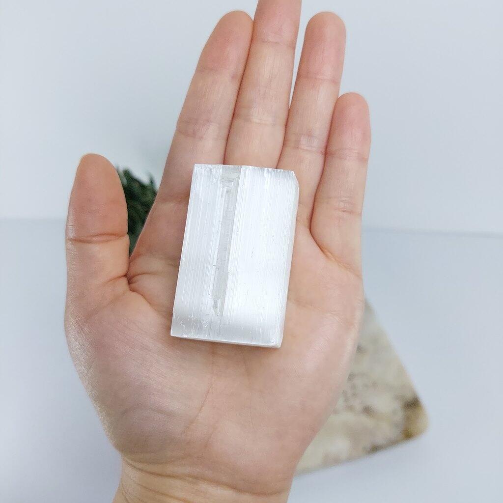 Comprar Bastão de Pedra Selenita Branca 60 a 65gramas aprox. Pequeno  (Limpeza e Purificação Energética) - a partir de R$9,40 - SAJ Cristais -  Pedras e Cristais Naturais