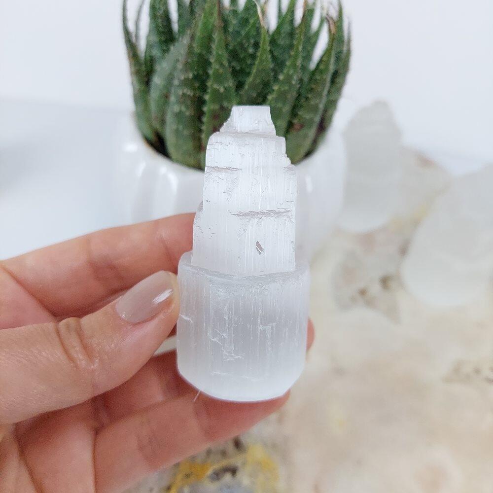 Comprar Torre de Pedra Selenita Branca 6cm aprox. (Limpeza e Purificação  Energética) - a partir de R$17,04 - SAJ Cristais - Pedras e Cristais  Naturais