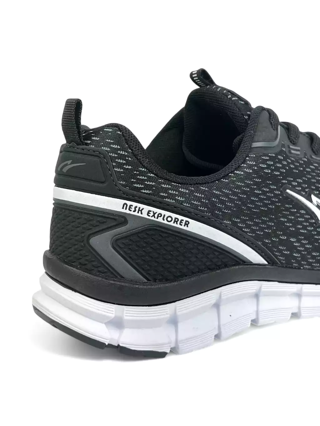 TÊNIS ESPORTIVO ORIGINAL NESK SPAWN C5748 - PRETO/BRANCO
