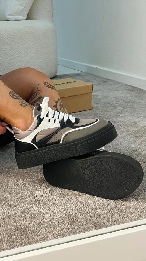 Hoover Sneaker