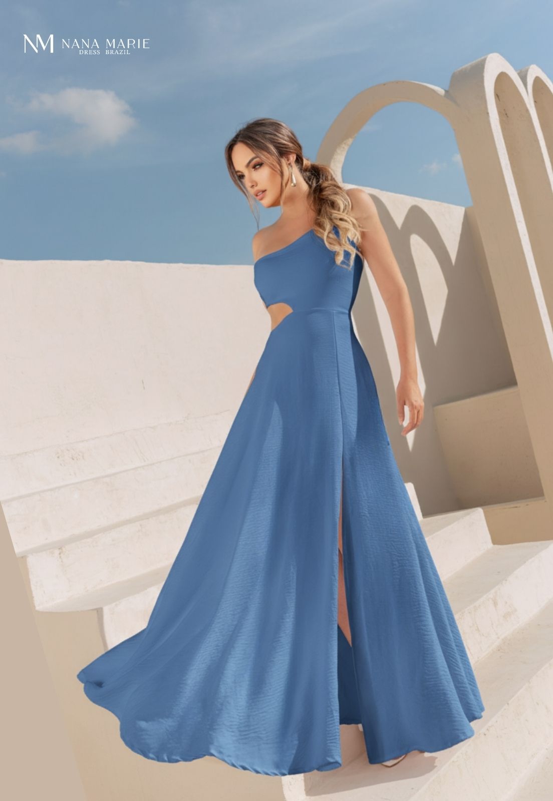 Vestido Longo Decote Assimétrico Azul Jeans O modelo delicado