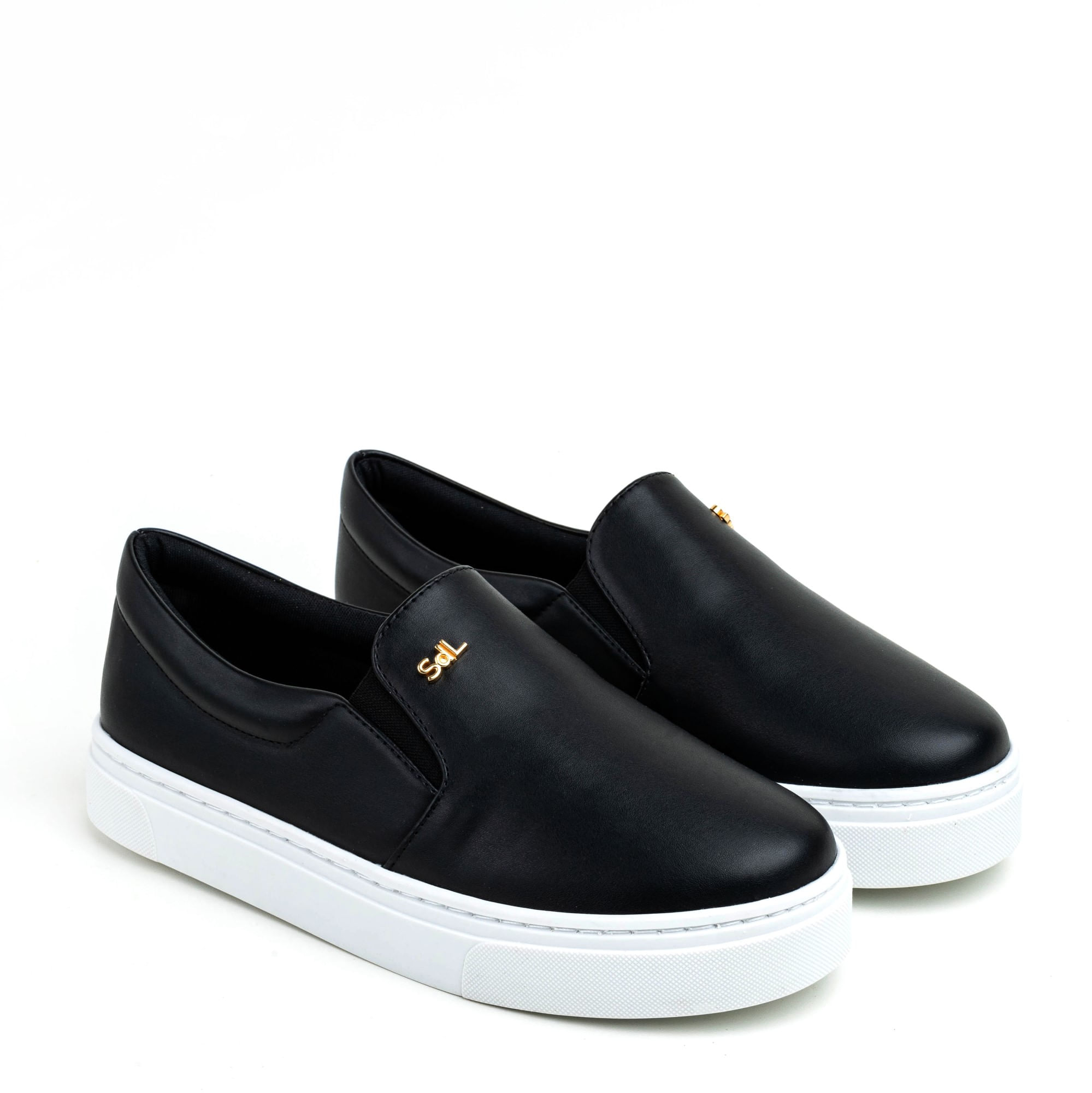 Rasteiras, Sapatilhas, sandálias, tênis, scarpins e bolsas