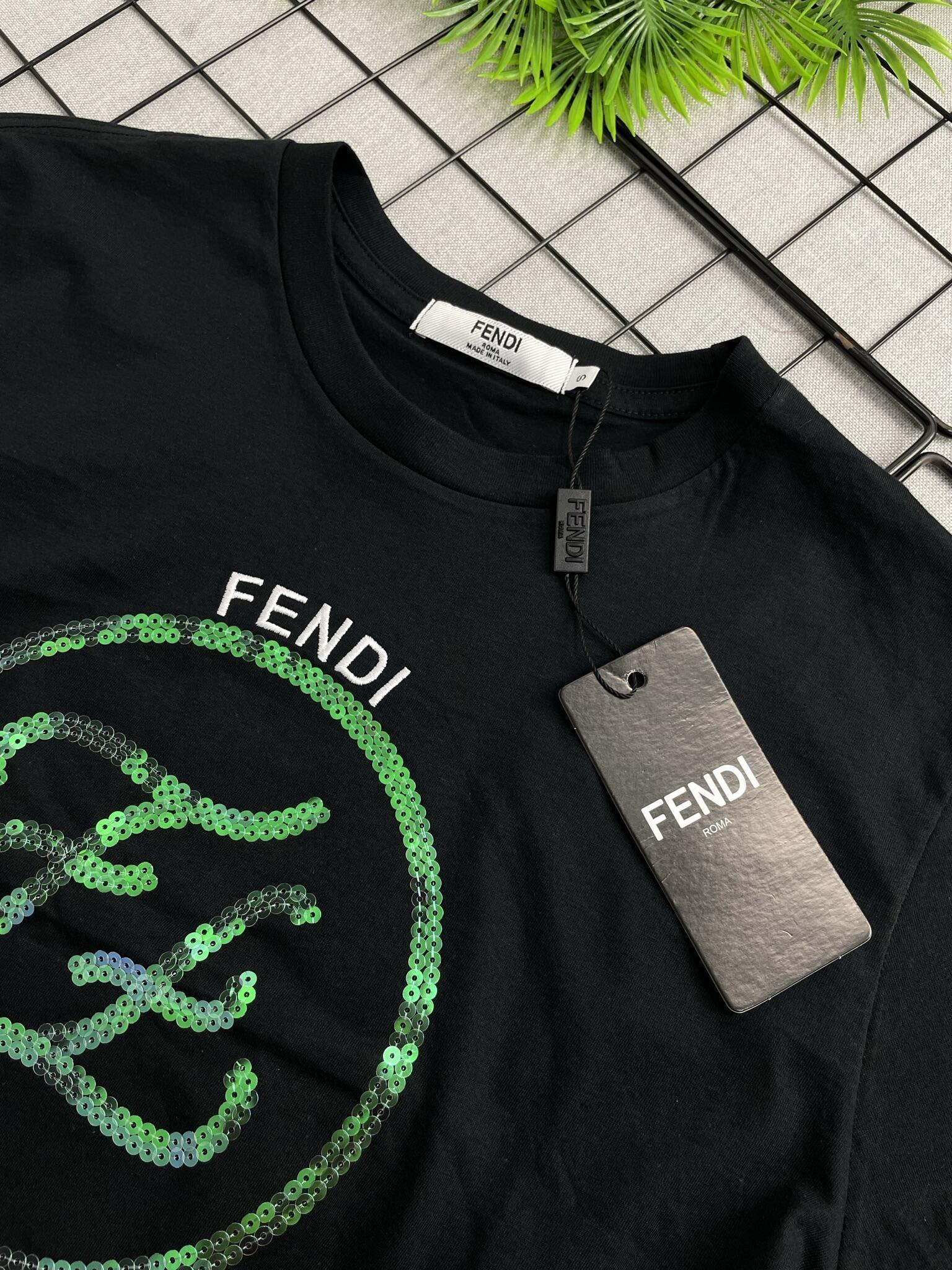 Comprar Camiseta Fendi preta