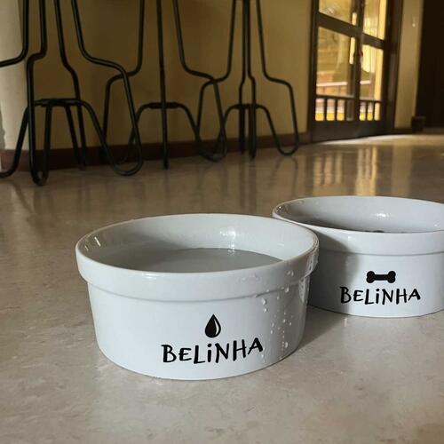 Kit Comedouro + Bebedouro Personalizados Com o Nome do Pet - Dupla de Tigelas de Cerâmica para Cachorros - Preto e Branco