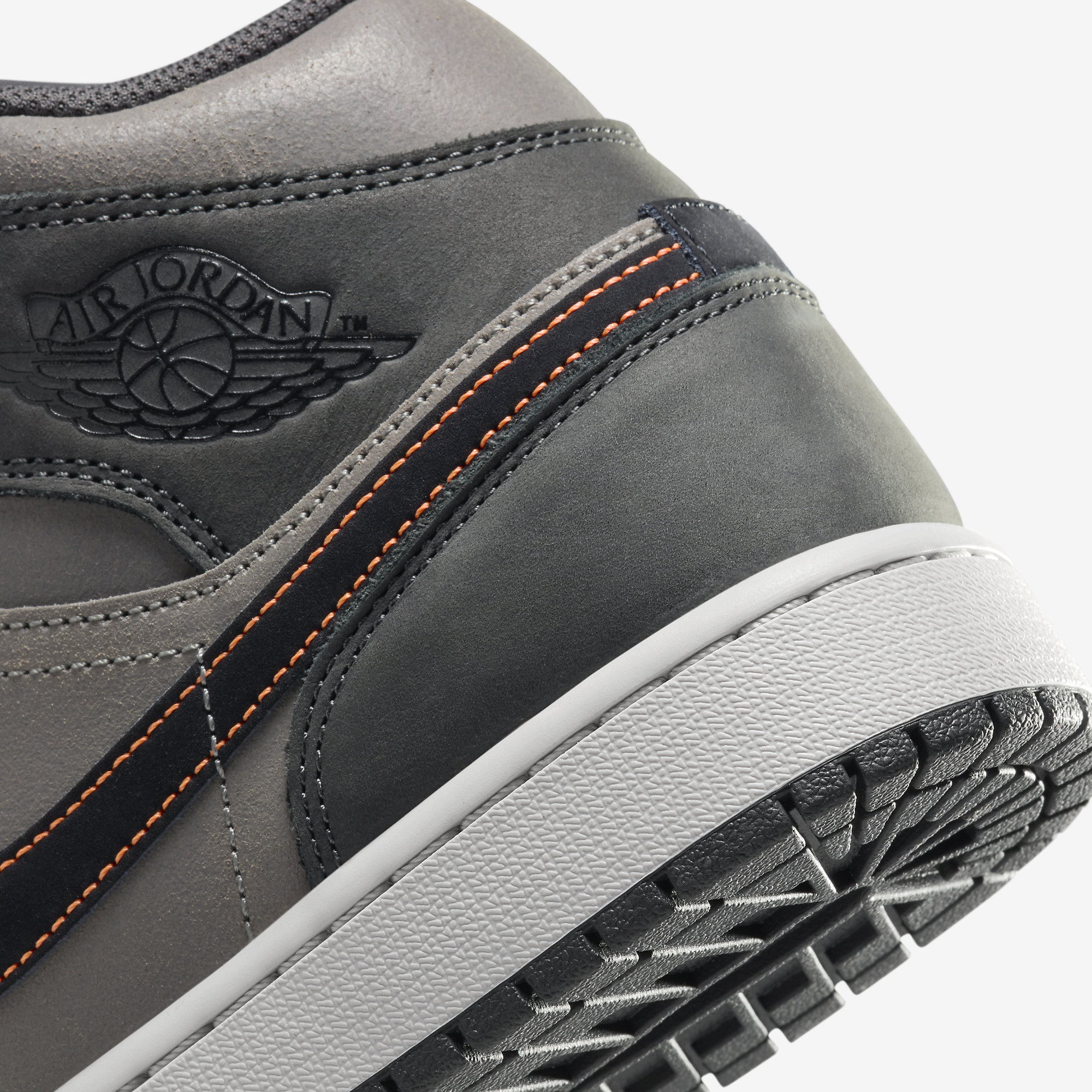 Tênis Nike Air Jordan 1 Mid - Cinza e Preto