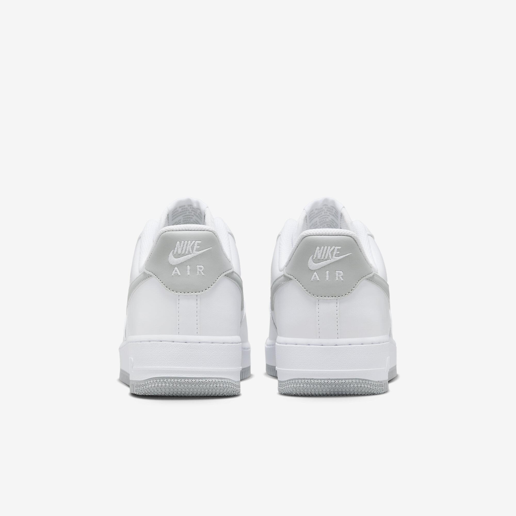 Tênis Nike Air Force 1 07 - Branco e Cinza