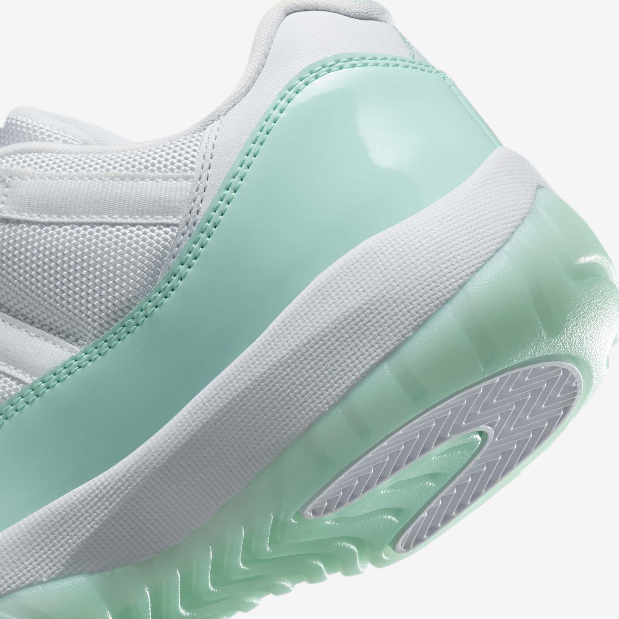 Tênis Air Jordan 11 Low Igloo - Branco e Verde