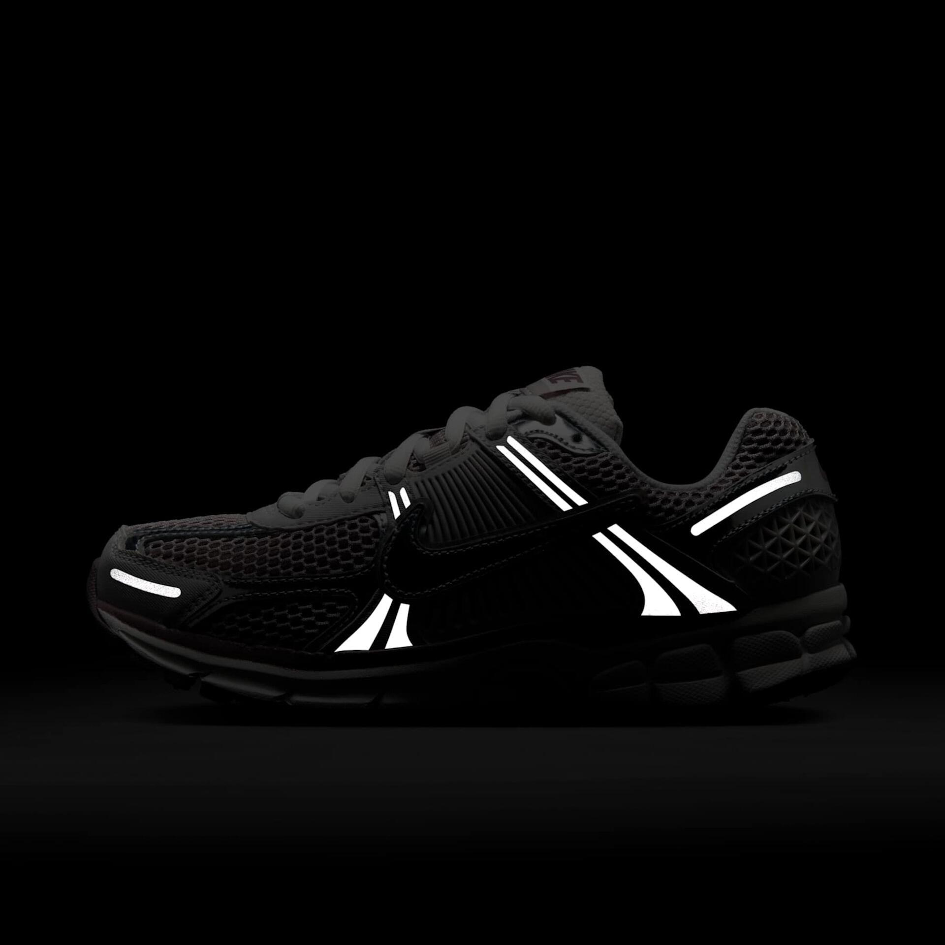 Tênis Nike Zoom Vomero 5 - Cinza e Rosa