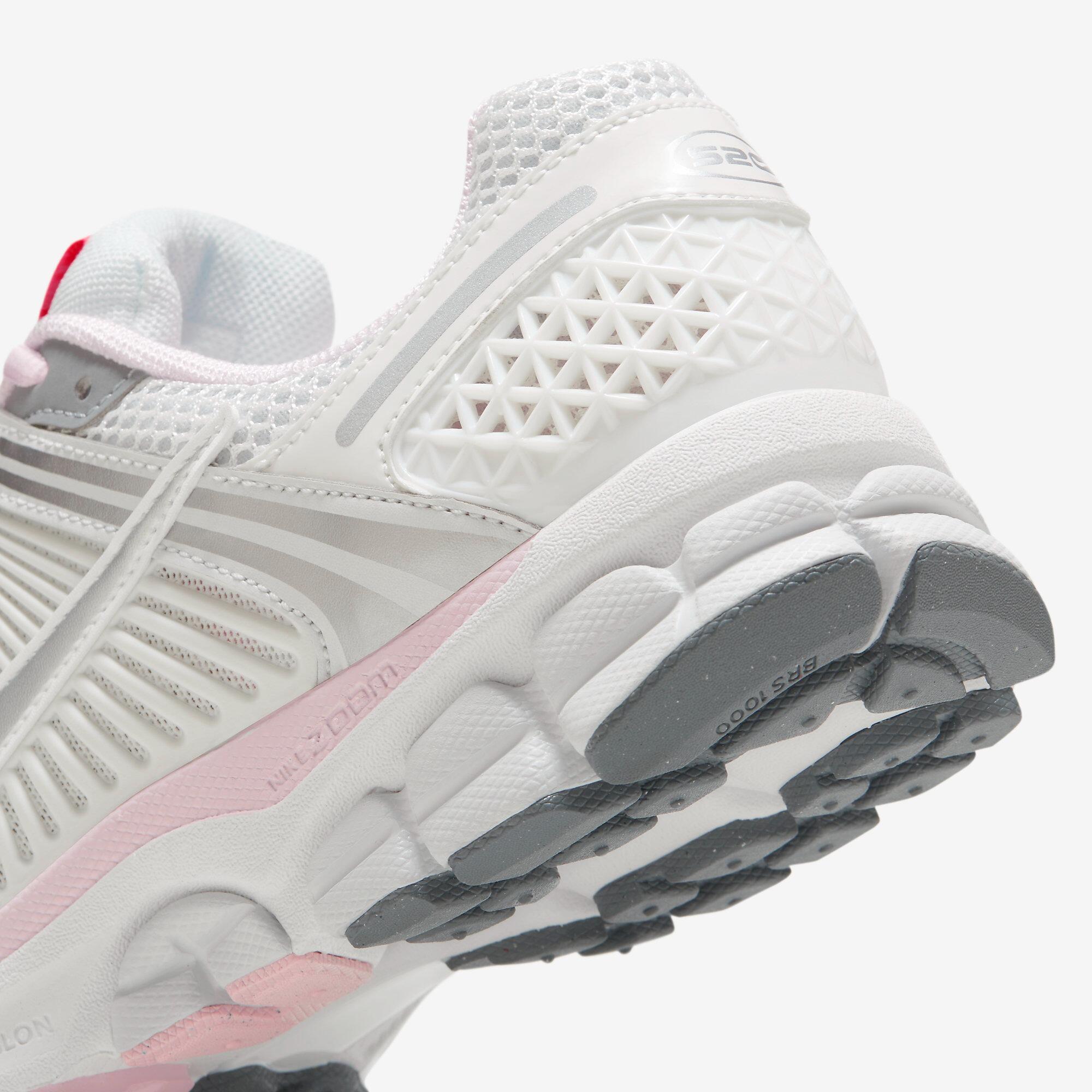 Tênis Nike Zoom Vomero 5 - Branco e Rosa