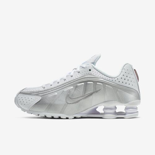 靴 Nike W Shox R4 White llic Silver Tênis Nike Shox R4 White Metallic Silver