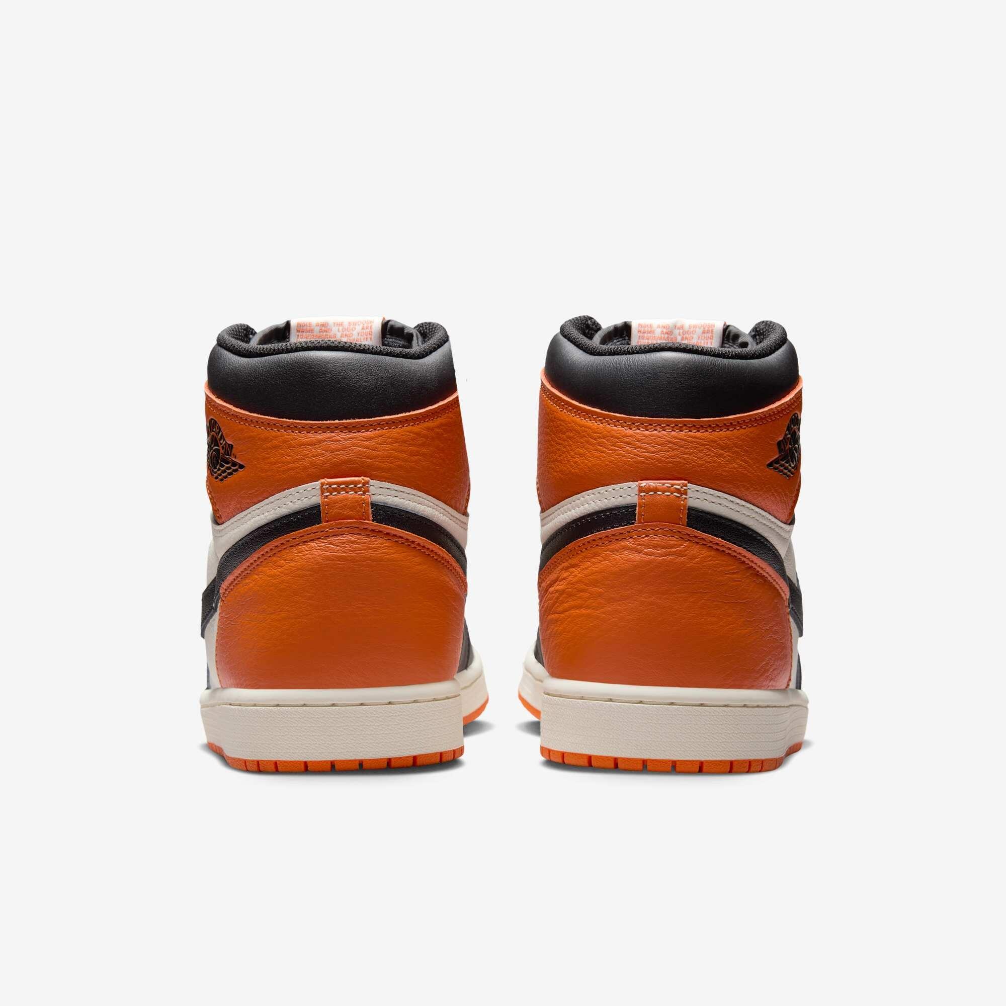 Tênis Air Jordan 1 Retro High OG - Preto e Laranja