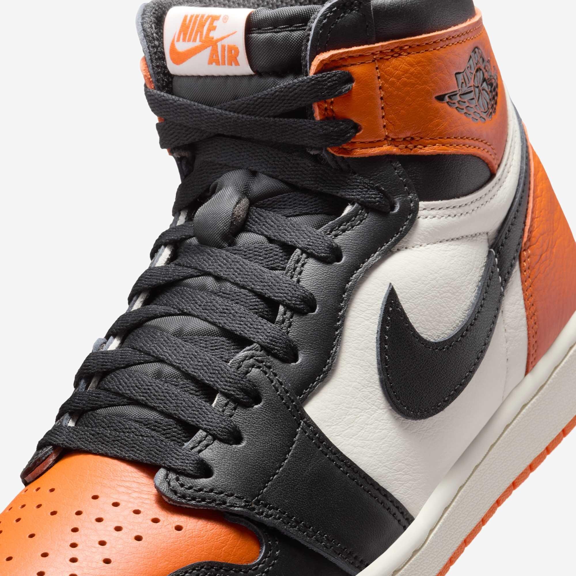 Tênis Air Jordan 1 Retro High OG - Preto e Laranja