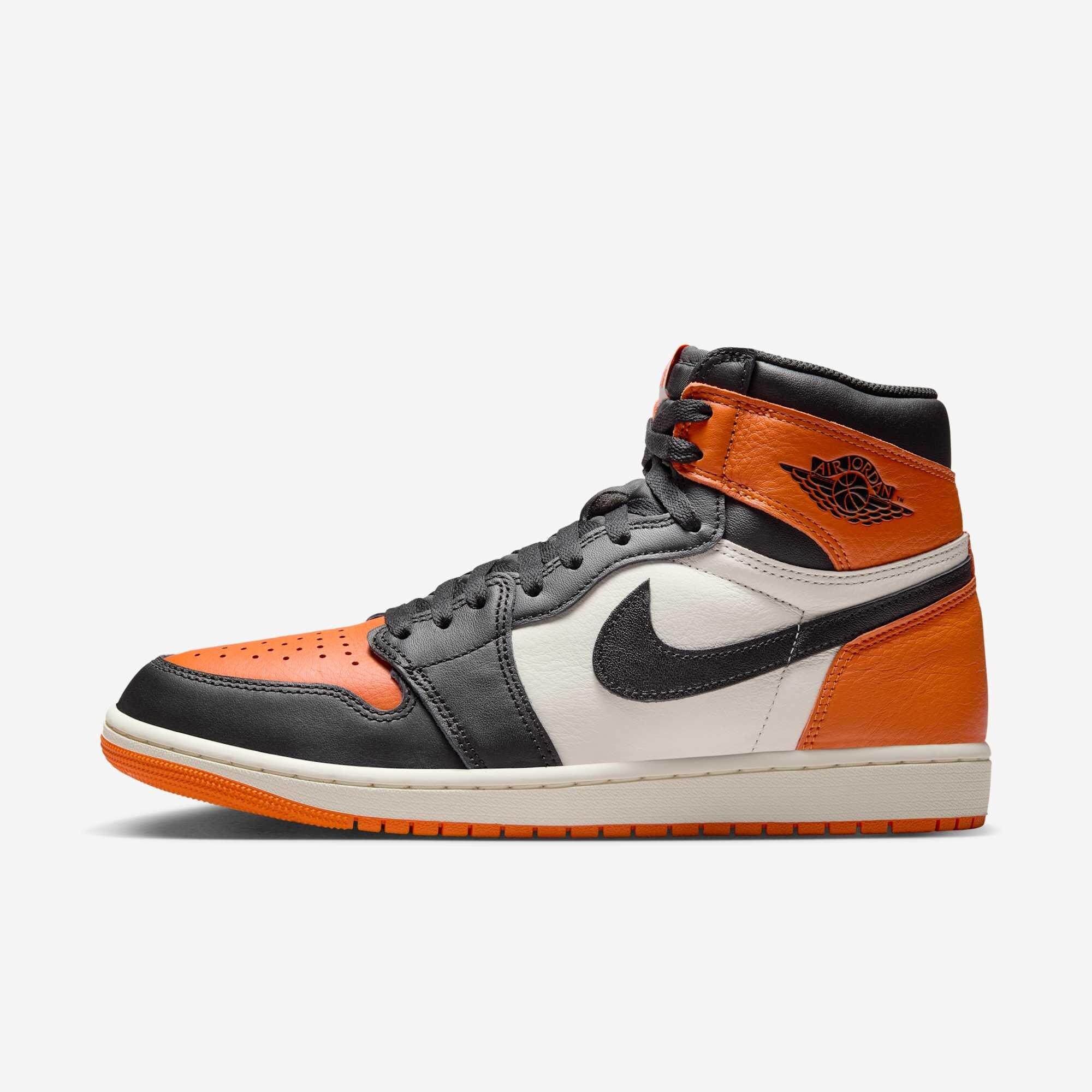 Tênis Air Jordan 1 Retro High OG - Preto e Laranja