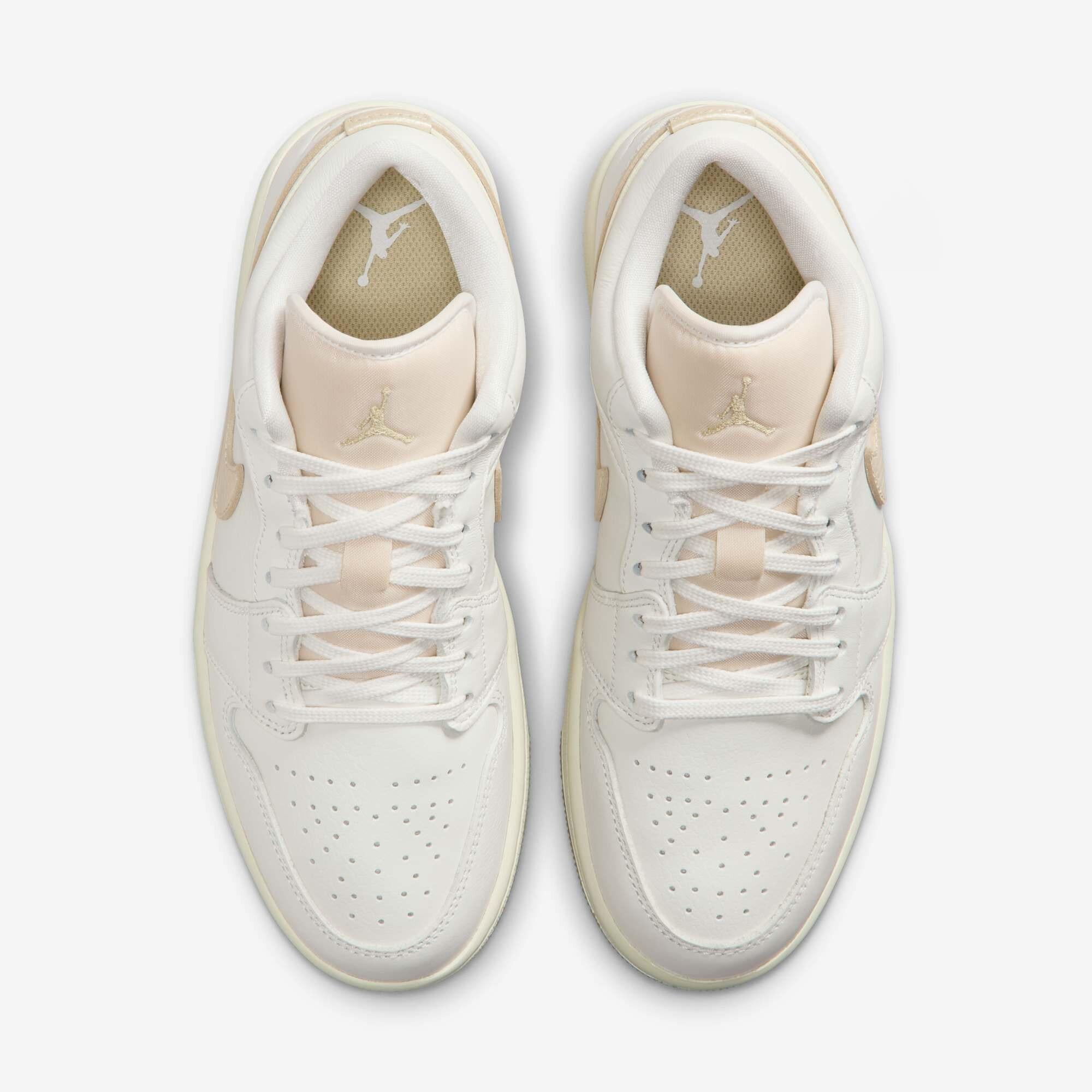 靴 NIKE Women's AIR JORDAN 1 LOW SE GOLD Tênis Air Jordan 1 Low SE Feminino Metallic Team Gold