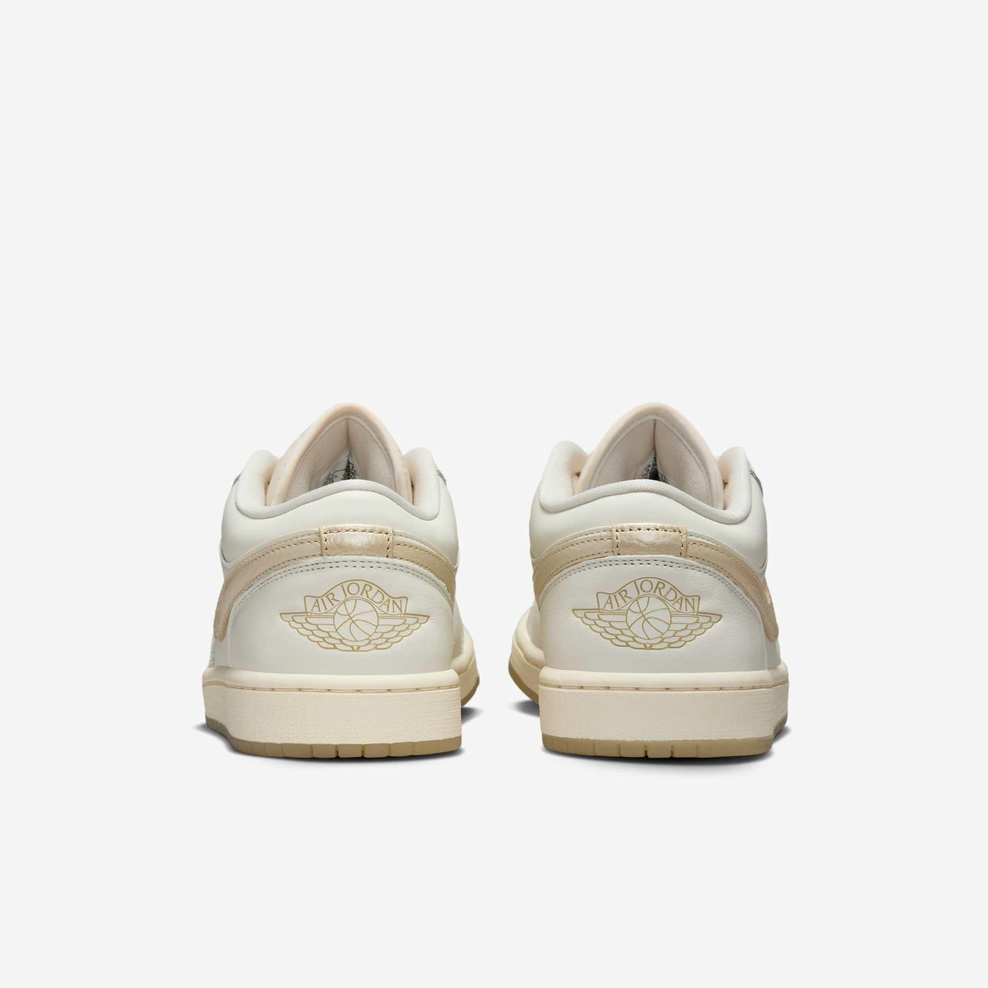 Tênis Air Jordan 1 Low SE Feminino Metallic Team Gold