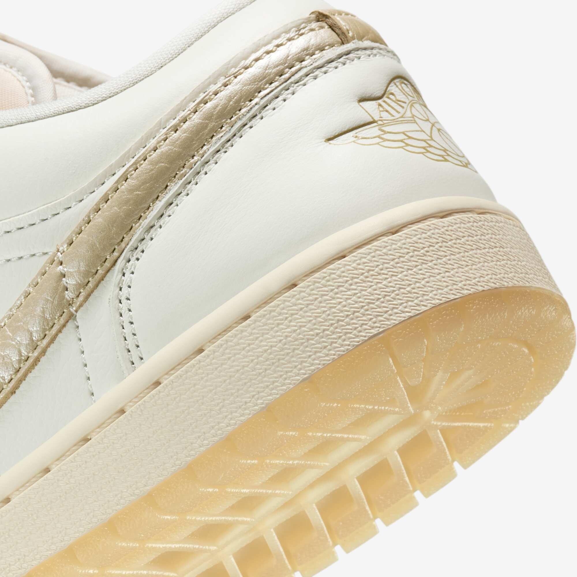 Tênis Air Jordan 1 Low SE Feminino Metallic Team Gold