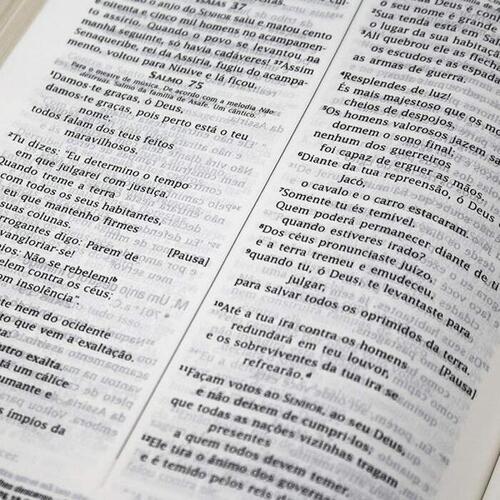 A Bblia em Ordem Cronolgica | Luxo Preta