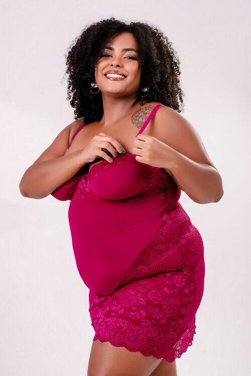Camisola Plus Size Microfibra com Detalhes em Renda
