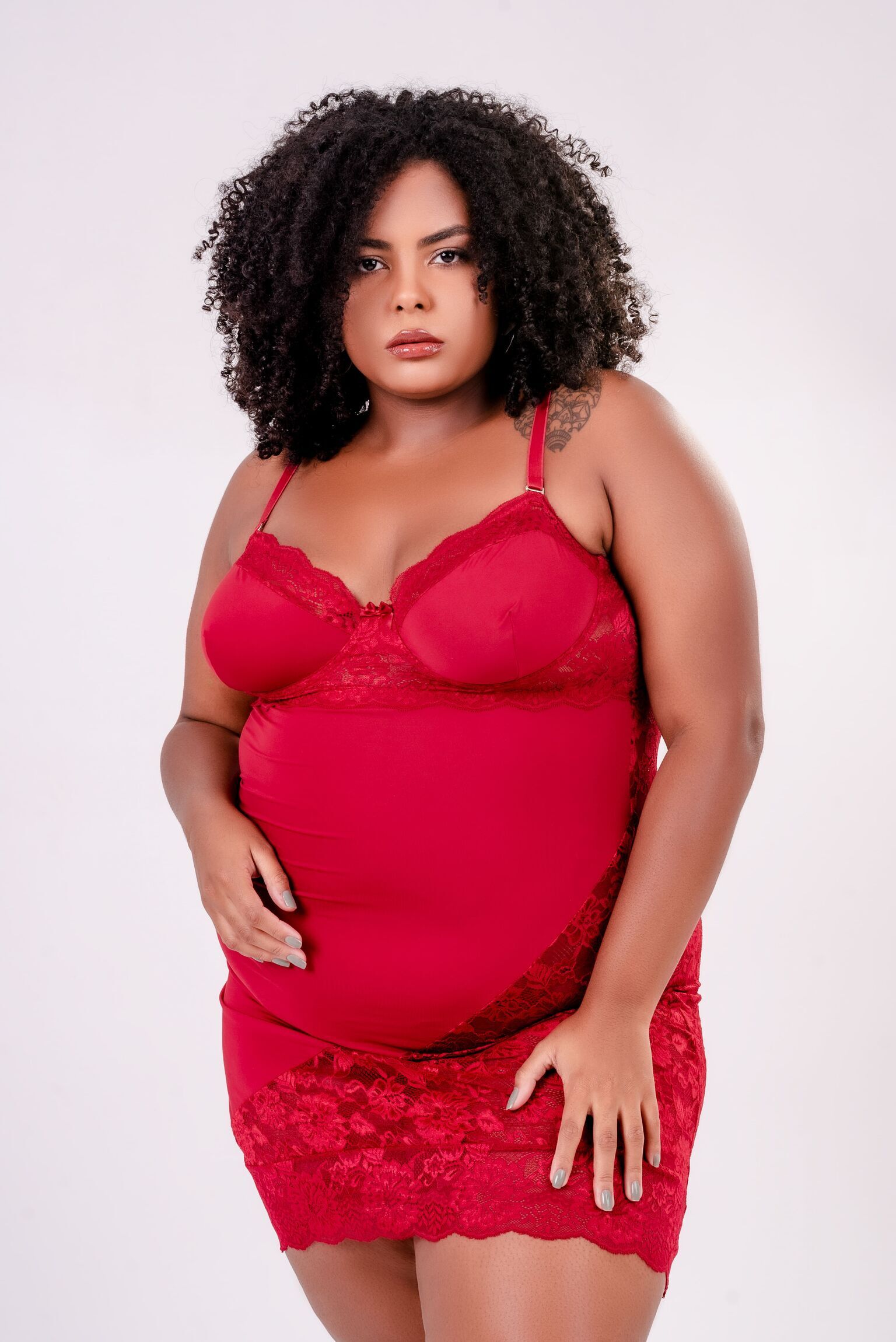 Camisola Plus Size Microfibra com Detalhes em Renda