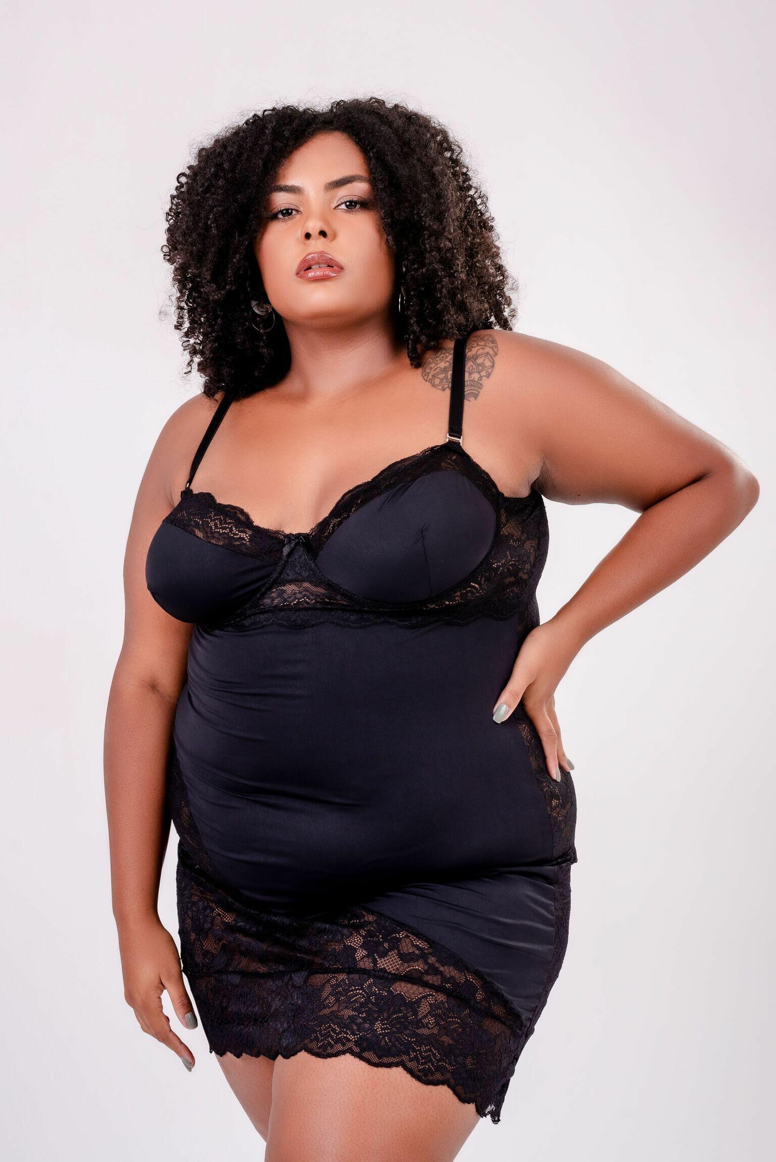 Camisola Plus Size Microfibra com Detalhes em Renda