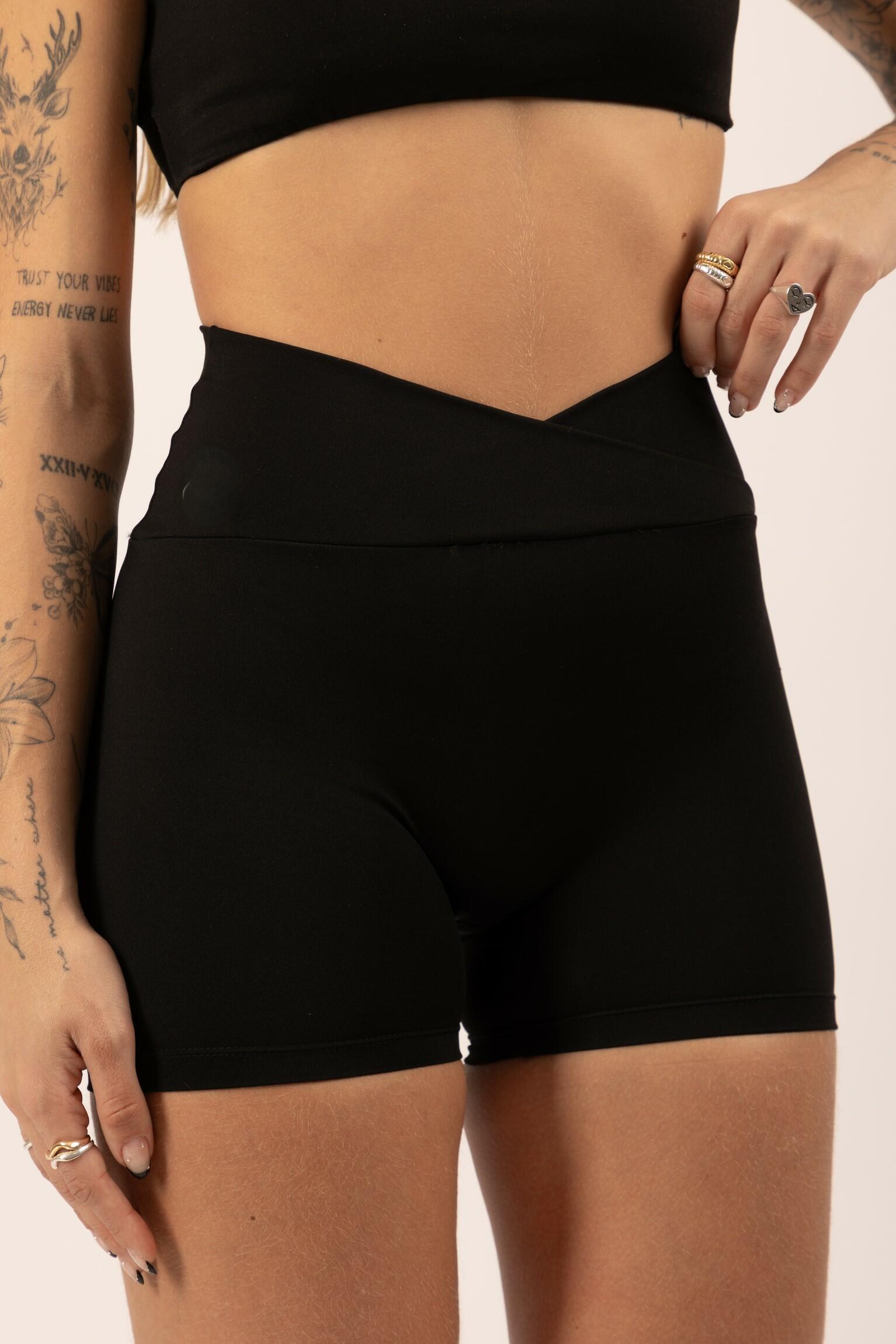 Comprar Short Adapt Preto - a partir de R$62,40