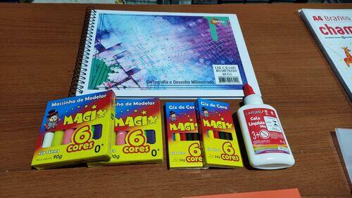 Kit Escolar Ensino Fundamental 20 Itens + Brindes (1º ao 4º Ano)