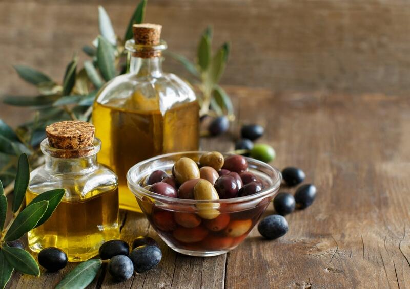 Por que o azeite de oliva subiu tanto o valor? Entenda a disparada que causou aumentos de at 80%