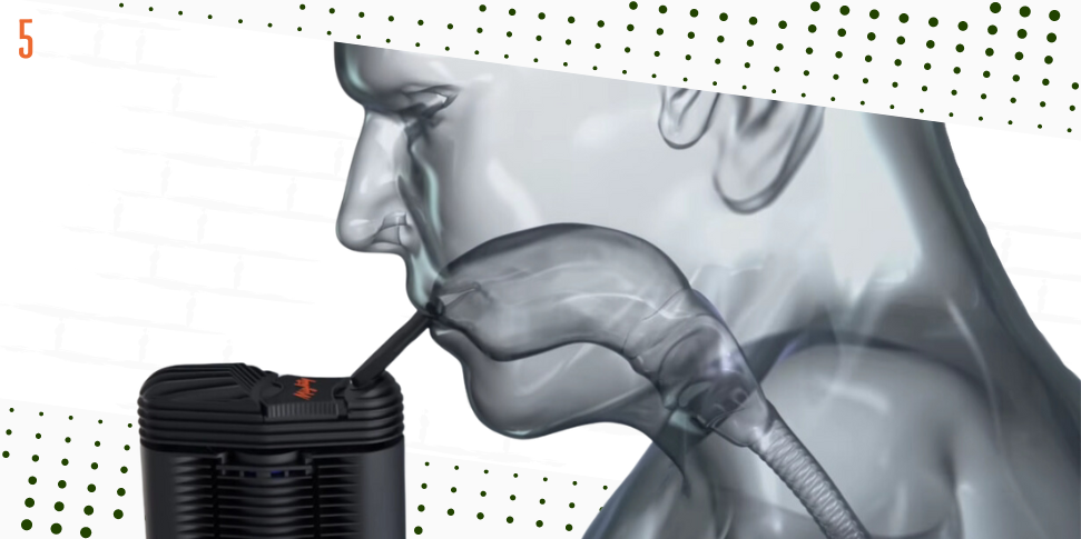 Inalando o vapor produzido
