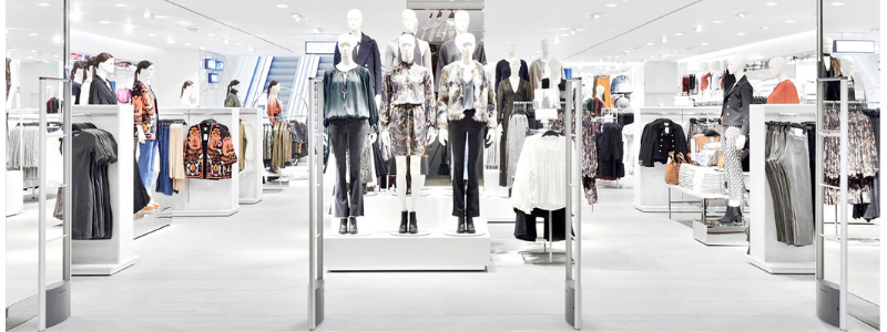 Antenas Antifurto Instaladas na entrada de uma loja de vestu?rio