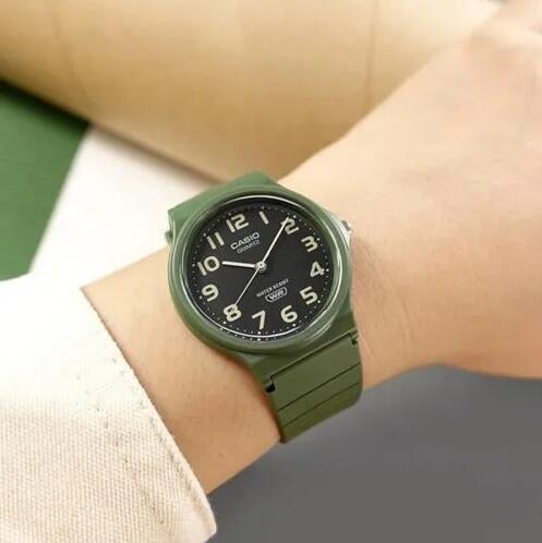 Casio MQ-24UC-3BDF - Orologio Analogico Verde E Nero Al Quarzo, Cassa In Resina, Vetro Sintetico - 2