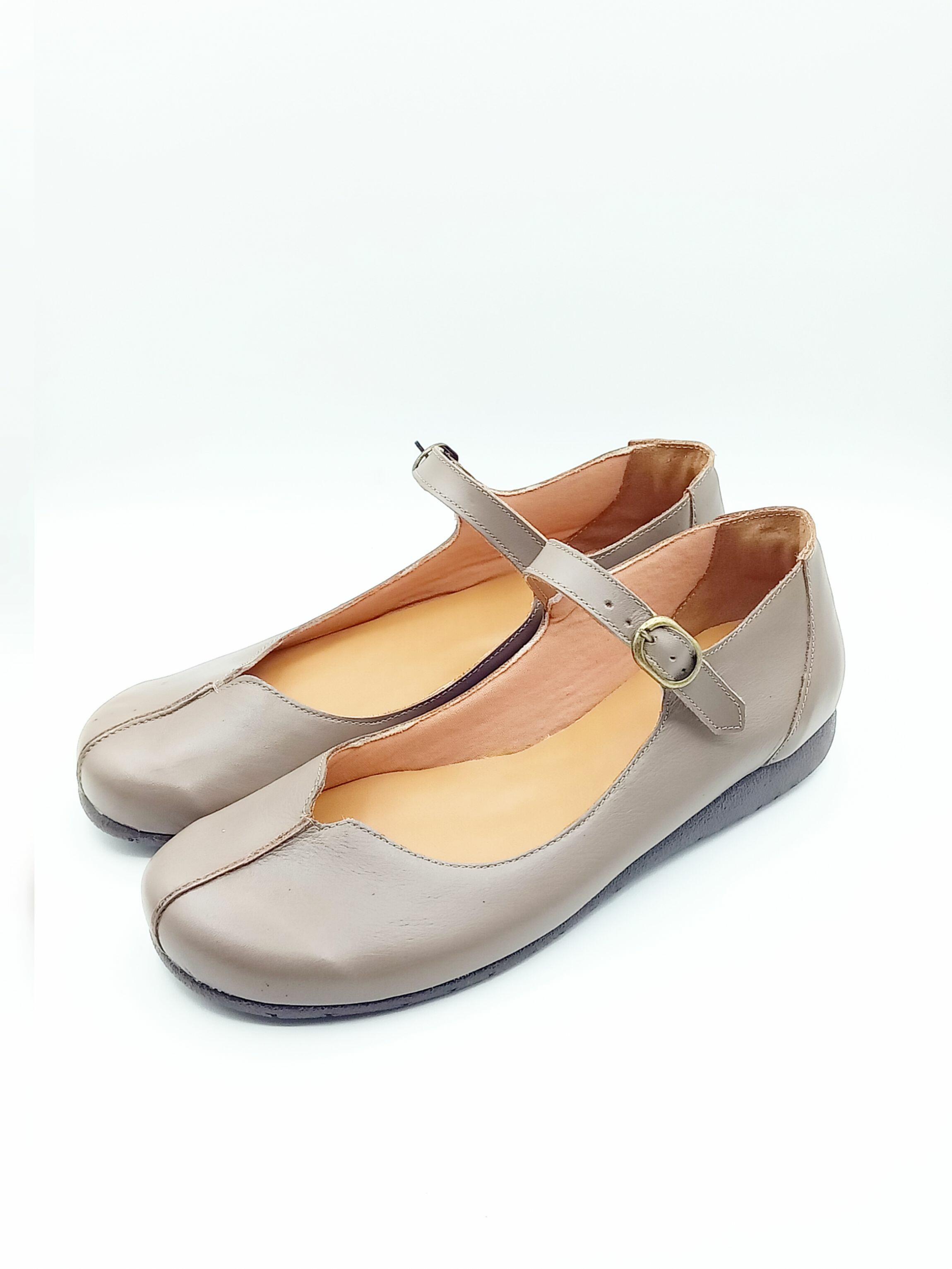 Comprar Sapatilha Flat Slit - Cor Fendi - Forma Correta - a partir