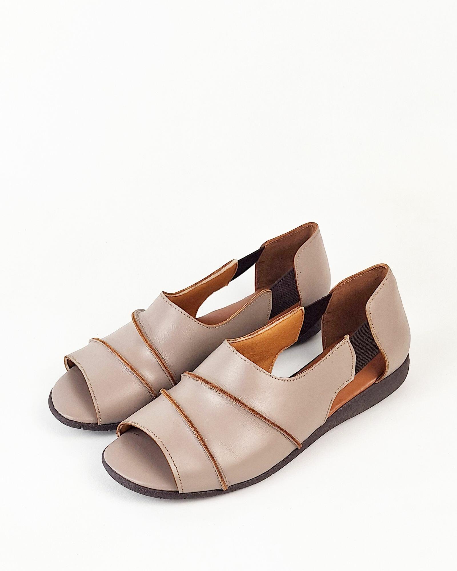 Comprar Sandália Flat Marce - Cor Fendi - Forma Correta - a partir