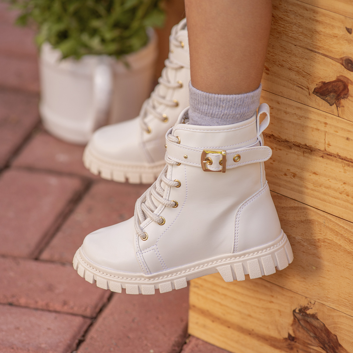Comprar Bota Infantil Menina Montana de R$104,40 a R$132,90 Pé
