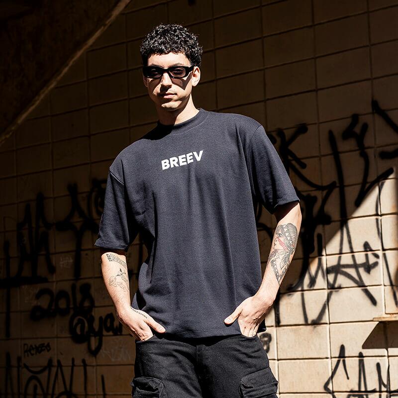 Camiseta Breev Basic visual versátil minimalista