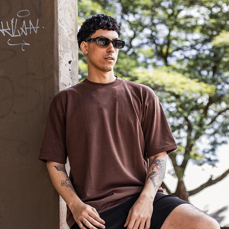 Acabamento premium da camiseta lisa Breev