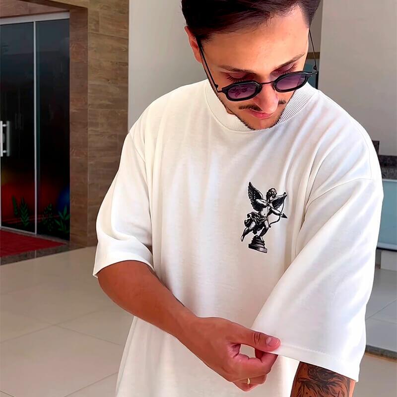 Frente da camiseta oversized Angel Love da Breev