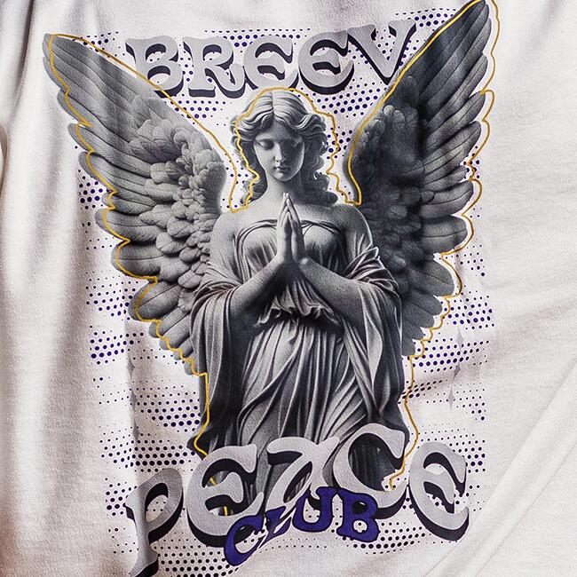 Detalhes da estampa da camiseta oversized Angel Peace da Breev
