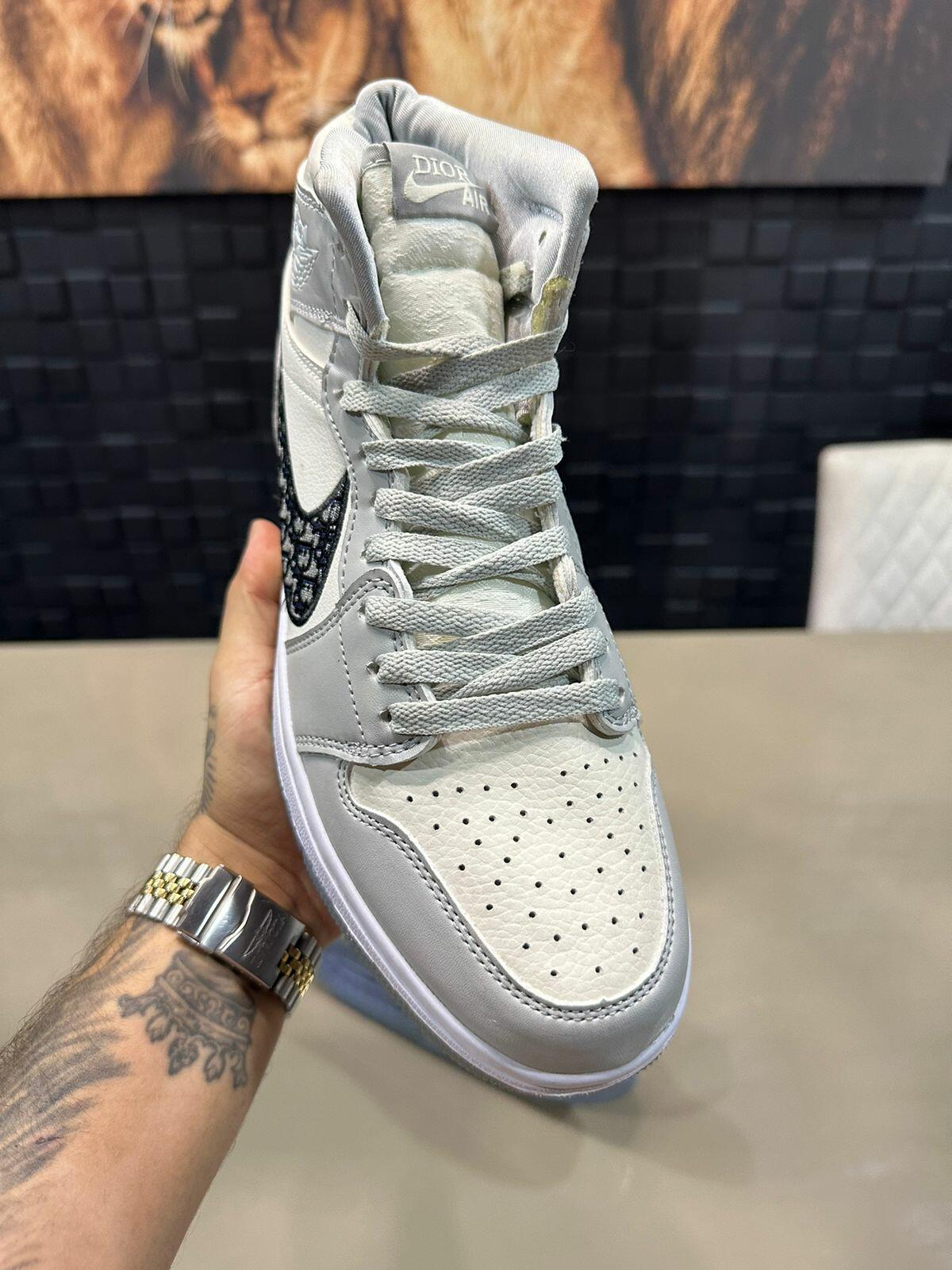 Comprar Dior x Air Jordan 1 High - R$900,00