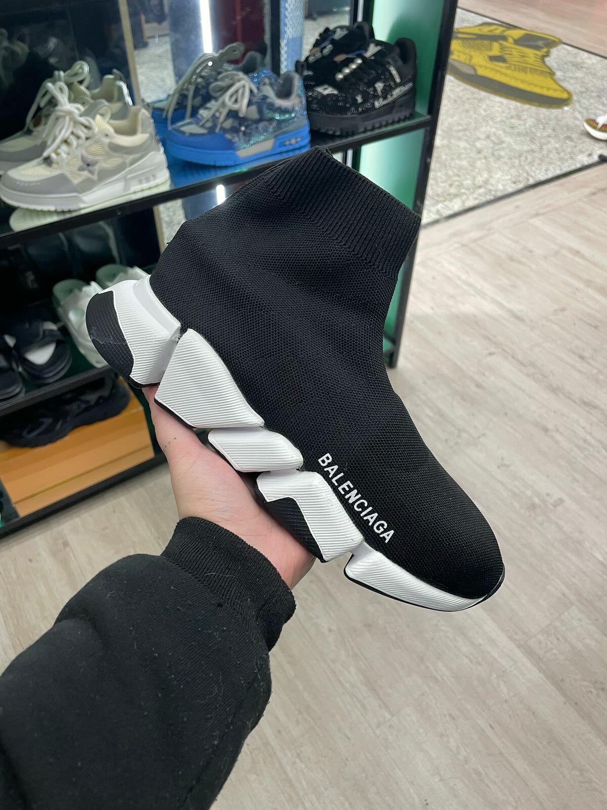 Comprar BALENCIAGA SPEED TRAINER PRETO E BRANCO - R$1.200,00
