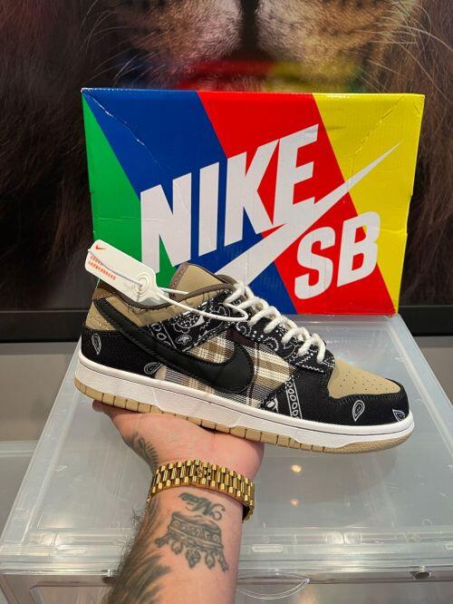 Comprar Travis Scott x Nike SB Dunk Low Cactus Jack - R$800,00