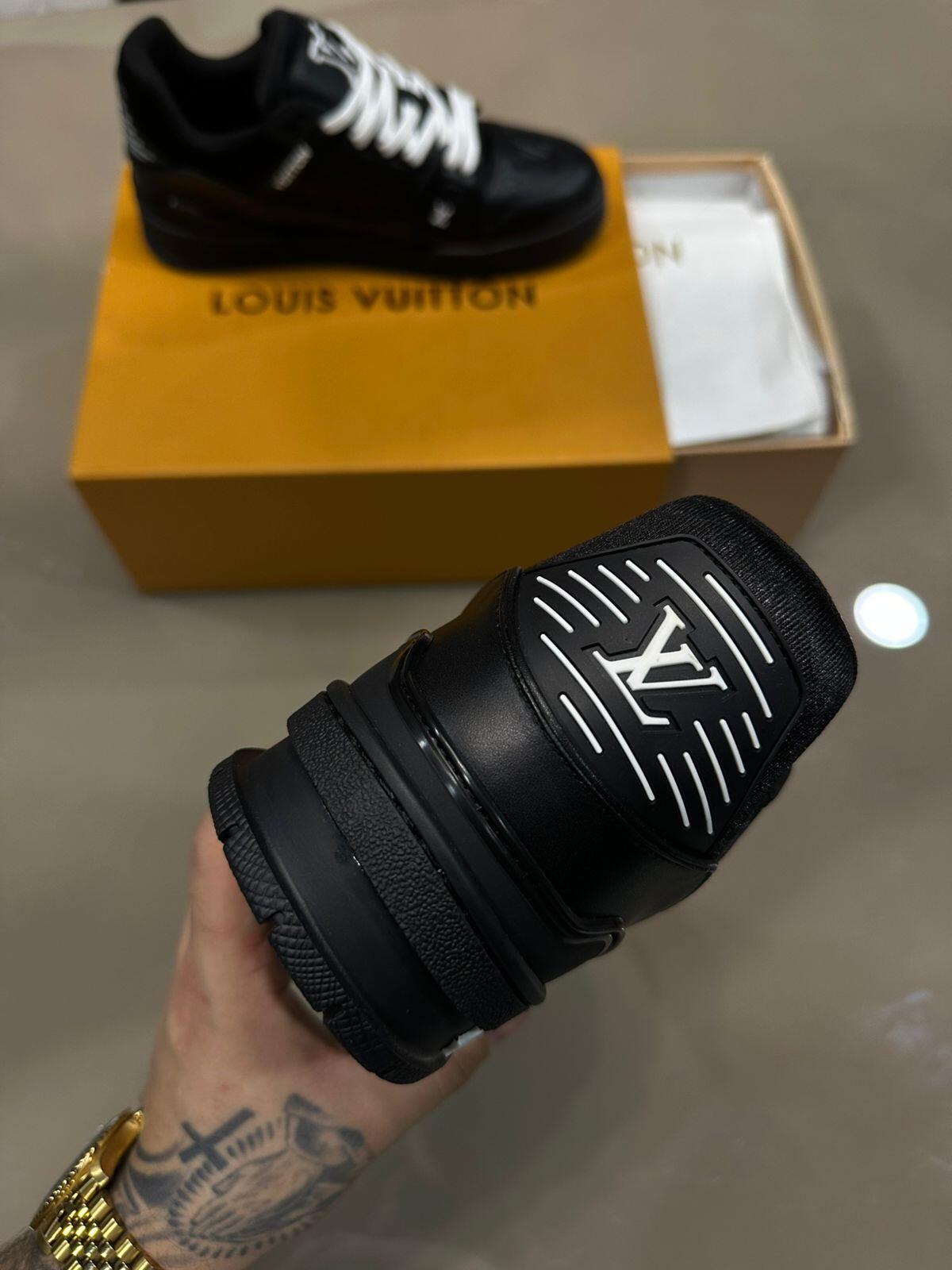 Comprar Tênis Louis Vuitton - R$1.800,00
