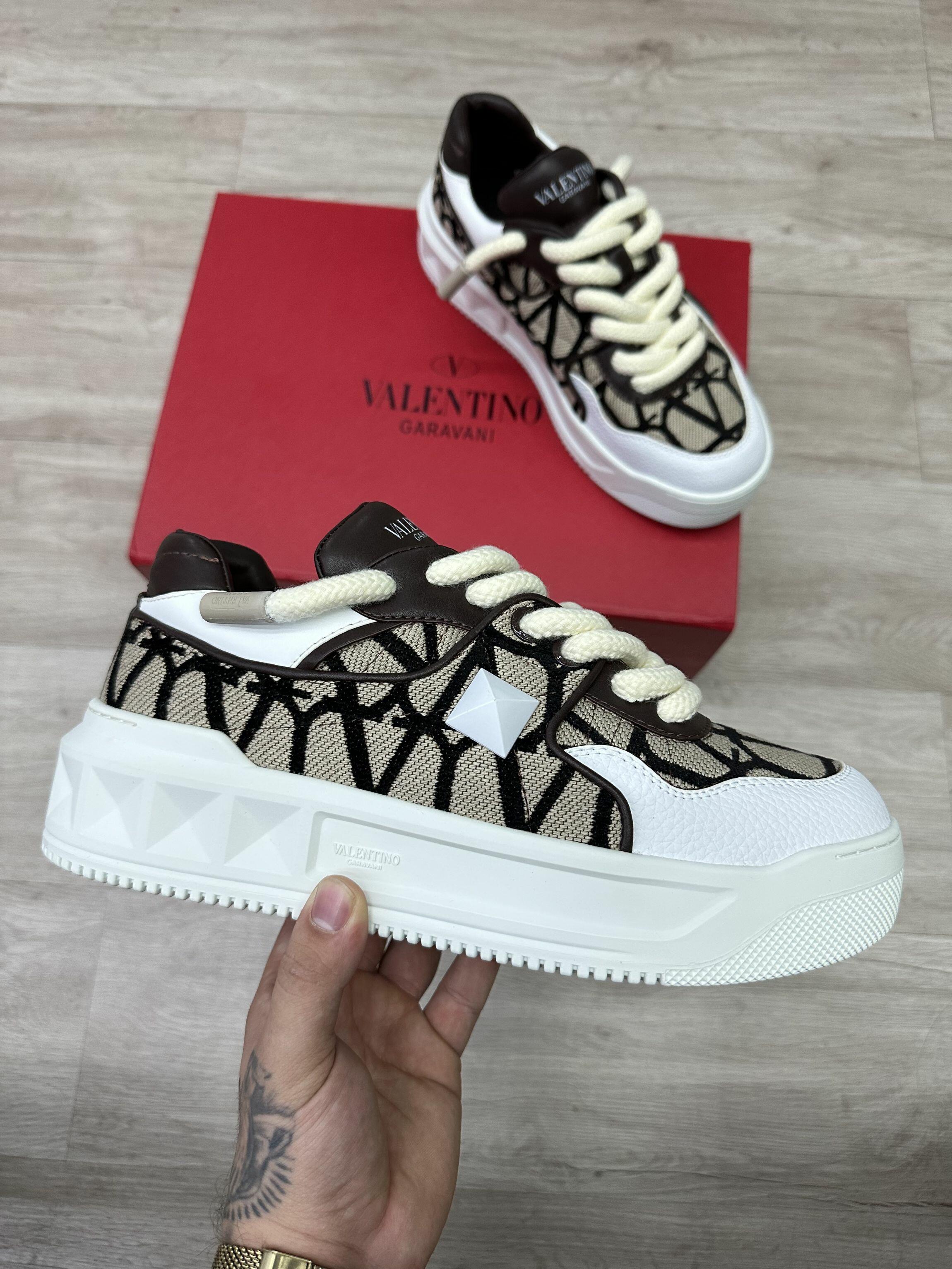 Comprar tênis Valentino Garavani One Stud XL - R$2.100,00