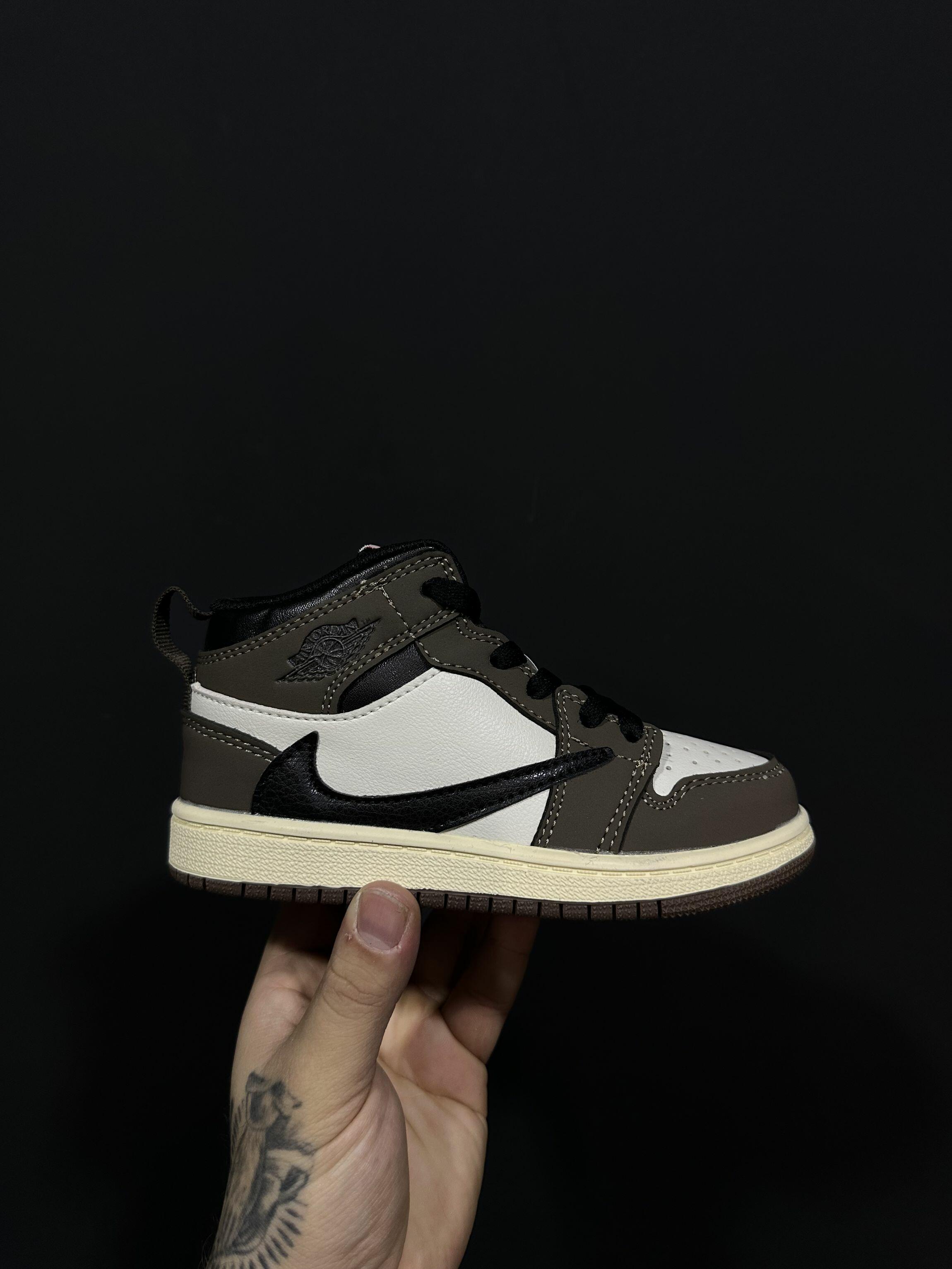 Comprar Travis Scott X Air Jordan 1 - R$800,00
